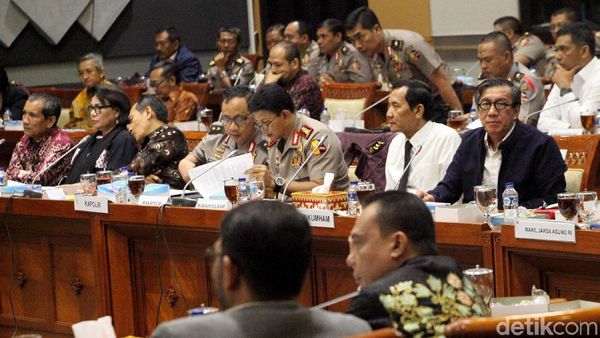 Komisi III DPR Rapat dengan KPK, Polri dan Kejagung
