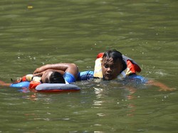 Tambah Skill, ASN Pemkot Surabaya Dilatih Water Rescue