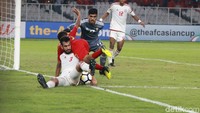 Sebuah kemelut terjadi di depan gawang UEA. Ari Saputra/detikcom.