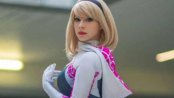 Aksi Enji Night, Cosplayer Hungaria yang Jelita