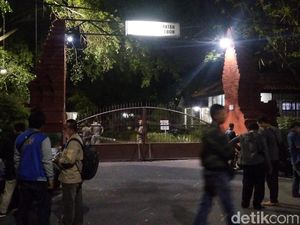 Kena OTT KPK, Begini Suasana di Rumah Dinas Bupati Cirebon Kena OTT KPK, Begini Suasana di Rumah Dinas Bupati Cirebon