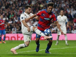 Karena sudah menggunakan semua jatah pergantian pemain, Madrid harus melewatkan sisa laga dengan 10 orang. Foto: Sergio Perez/Reuters