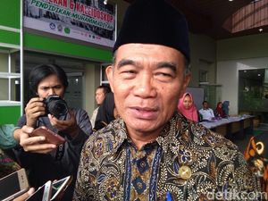 PPDB Zonasi Akan Dikukuhkan Dalam Perpres PPDB Zonasi Akan Dikukuhkan Dalam Perpres
