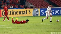 Momen saat Egy terkapar di lapangan.