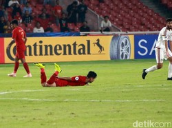 Momen saat Egy terkapar di lapangan.