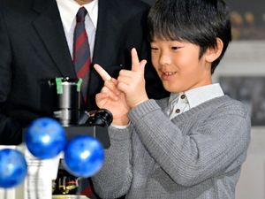 Pendidikan Pangeran Hisahito, Pewaris Takhta Jepang yang Baru Masuki Usia Dewasa Pendidikan Pangeran Hisahito, Pewaris Takhta Jepang yang Baru Masuki Usia Dewasa
