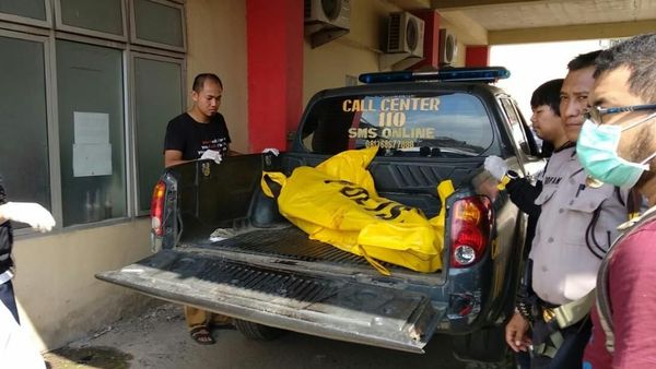 Foto: Geger Sekeluarga Tewas dengan Luka Tembak di Kepala