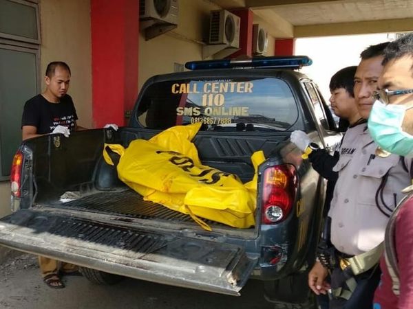 Foto: Geger Sekeluarga Tewas dengan Luka Tembak di Kepala