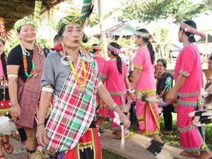 Tampilkan 2.000 Penari Hudoq, Samarinda Pecahkan Rekor MURI