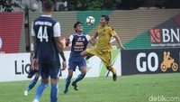 Memasuki babak kedua, tensi pertandingan tak menurun. Sejumlah peluang berhasil diciptakan oleh kedua tim tapi, seperti di babak pertama, tak ada gol terjadi.