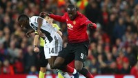 Romelu Lukaku jadi penyerang termahal di derby Manchester saat ini. Dia dibeli dengan biaya 76 juta pound saat didatangkan dari Everton. (Foto: Hannah McKay/Reuters)