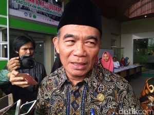 Mendikbud: Tak Benar Ada Penghapusan Pelajaran Agama! Mendikbud: Tak Benar Ada Penghapusan Pelajaran Agama!