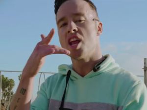 Ngeri! Detik-detik Jon James Jatuh dari Pesawat saat Syuting Klip