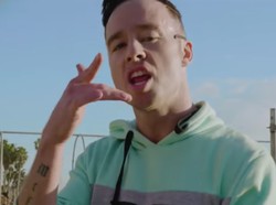 Ngeri! Detik-detik Jon James Jatuh dari Pesawat saat Syuting Klip