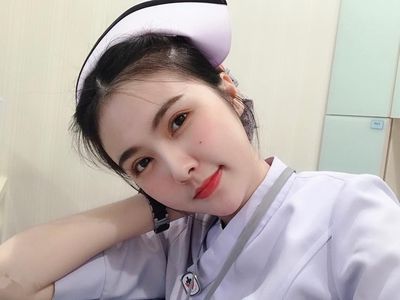 Tersihir Gaya Seksi Perawat Cantik yang Populer di Medsos, Bikin Meleleh