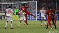 Masuk di babak kedua, UEA meningkatkan tempo permainan dan balik merepotkan Indonesia. Ari Saputra/detikcom.