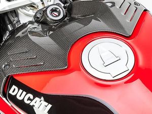 Ducati Panigale V4 Bermotif Karbon Keren Abis!