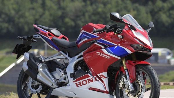 Saat Honda CBR250RR Pakai Livery Balap ala HRC