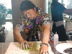 Unik, Seniman Ini Melukis dengan Mie dan Bumbu Dapur