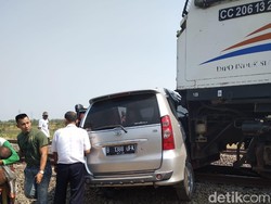 Mobil Terseret KA Ranggajati di Nganjuk, 5 Orang Luka