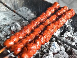 Bakso Bakar Trowulan: Pedas Gurih Mantap! Bakso Bakar yang Hits di Malang