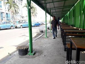 Tempat PKL Muncul di Trotoar Kuningan Jaksel, Ini Komentar Warga
