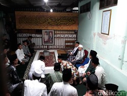 Awali Safari ke Solo, Maruf Amin Ziarah ke Makam Ulama Sepuh