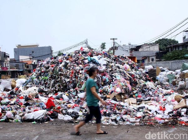 Imbas Kisruh Bantargebang, Sampah di Tamansari Menggunung