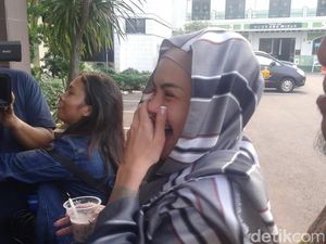 Berkasus dengan Sam Alinao, Nikita Mirzani Dicecar 12 Pertanyaan Berkasus dengan Sam Alinao, Nikita Mirzani Dicecar 12 Pertanyaan