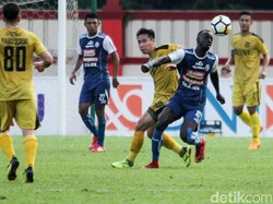 Simon Kecewa Bhayangkara Diimbangi Arema di Kandang