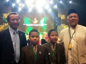 Dijuluki Google Al-Quran, 2 Anak Yatim Ini Hafal 30 Juz Al-Quran dan Artinya Dijuluki Google Al-Quran, 2 Anak Yatim Ini Hafal 30 Juz Al-Quran dan Artinya