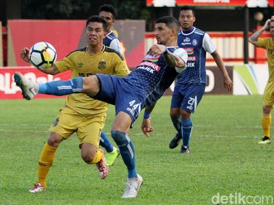Skor Kacamata di Laga Bhayangkara Vs Arema