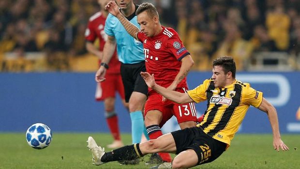 Munchen kesulitan menembus pertahanan AEK di babak pertama.