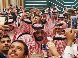 Dilanda Kontroversi, Pangeran Arab Malah Laris Diburu Selfie