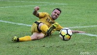 Tanpa tambahan poin, Bhayangkara berada di urutan ketiga klasemen sementara Liga 1 2017 ini. Tim besutan Simon Mc Menemy itu mengoleksi 43 poin dari 27 laga yang sudah dilakoni. Sementara, Arema berada di urutan ke-11 dengan 35 poin.