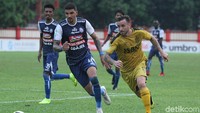 Kedua tim sama-sama rajin menciptakan peluang, namun tak ada gol.