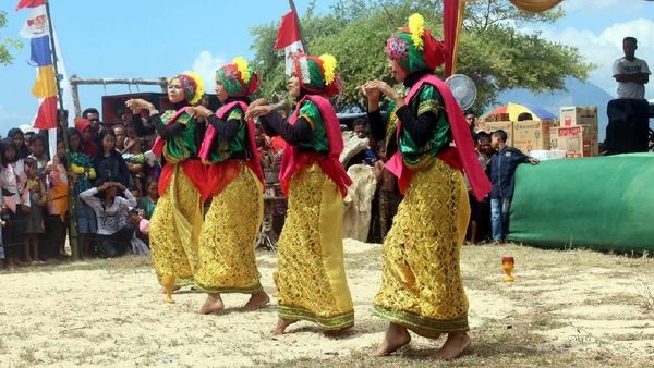 Potret Atraksi Budaya Suku Mbojo di Bima yang Fotogenik