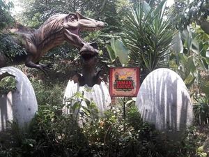 Bertemu Dinosaurus di Taman Mini Indonesia Indah