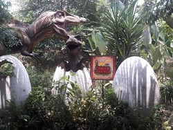 Bertemu Dinosaurus di Taman Mini Indonesia Indah