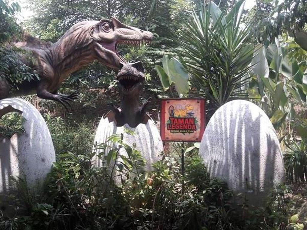 Bertemu Dinosaurus di Taman Mini Indonesia Indah Bertemu Dinosaurus di Taman Mini Indonesia Indah