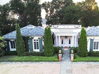 Orang Terkaya AS Pernah Tinggal di Rumah Ini