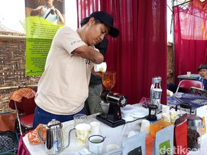 Perkenalkan, Eko Sugeng Barista Tanpa Lengan di Gunungkidul