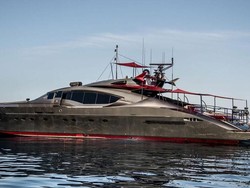 Ronaldo juga memiliki Yacht bertipe Palmer Johnson Ascari. Yacht ini dibalut dengan warna hitam dengan harga mencapai 7,5 juta dolar AS atau sekitar Rp 148 miliar. (Istimewa)
