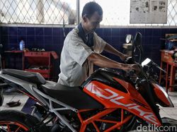Tinggalkan Jawa Barat, Pasukan KTM Road Warriors Cek Tunggangan