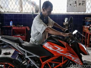 Tinggalkan Jawa Barat, Pasukan KTM Road Warriors Cek Tunggangan