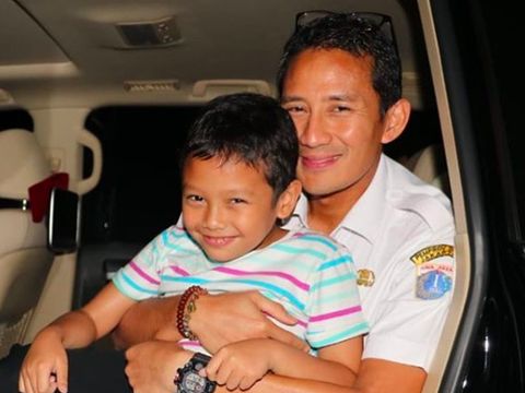 Pelukan Kangen Sandiaga Uno pada Si Bungsu Sulaiman