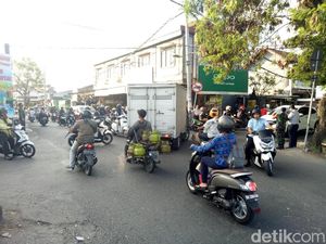 Heboh Aksi Bule Atur Lalin di Bali