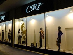 Brand CR7 jadi salah satu inventaris berharga Cristiano Ronaldo. Jika dia pensiun dari lapangan hijau, Ronaldo tak perlu khawatir pemasukannya akan berkurang. (Istimewa)