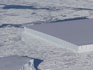 Gunung Es Persegi Panjang Sempurna Ditemukan di Kutub Utara