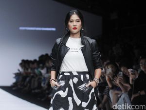 Cerita Dian Sastrowardoyo Terjun ke Dunia Desain Busana